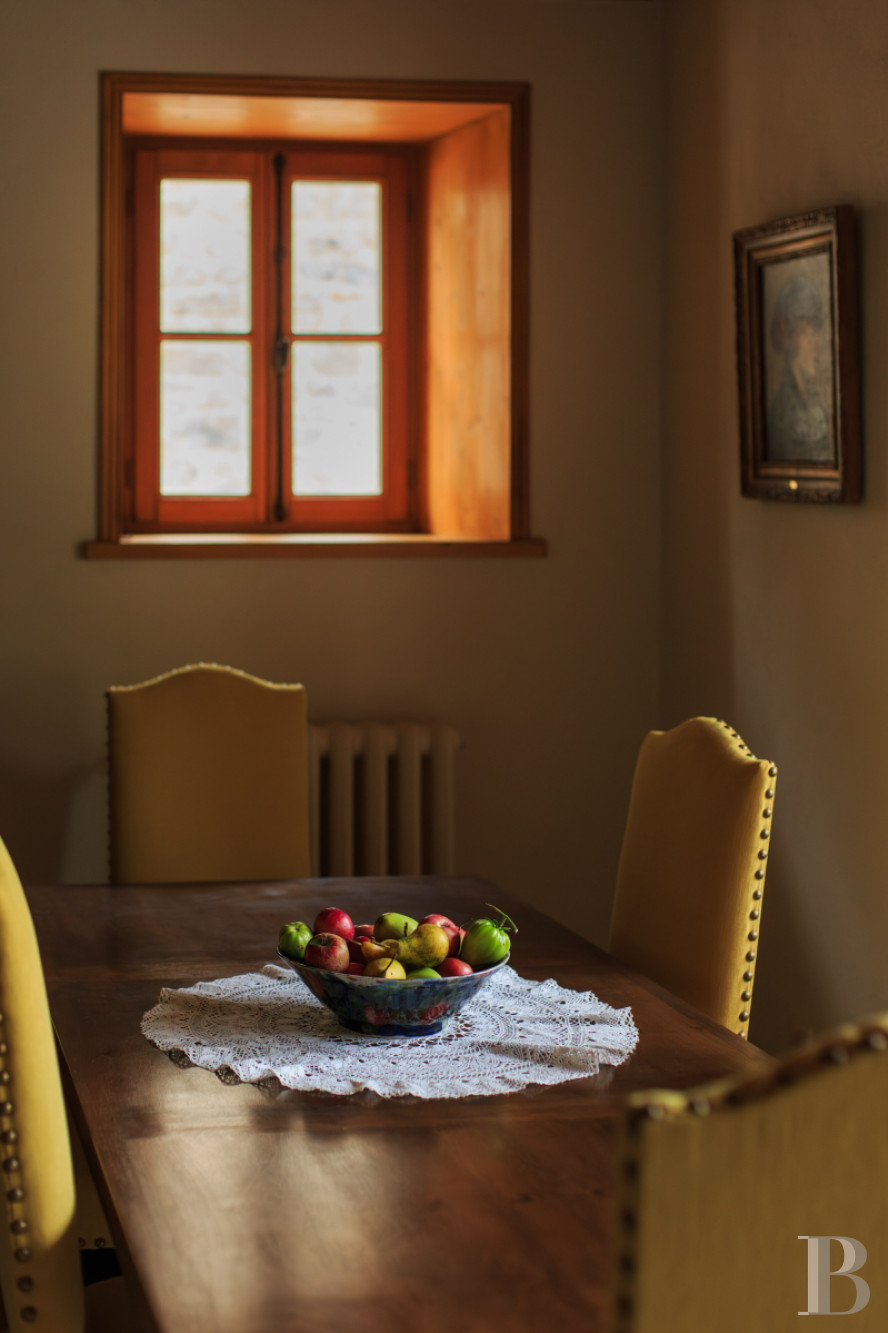 Dans le Haut-Bugey, à mi-chemin entre Lyon et Genève, une ferme abbatiale du 17e siècle transformée en une vaste et confortable demeure.  - photo  n°10